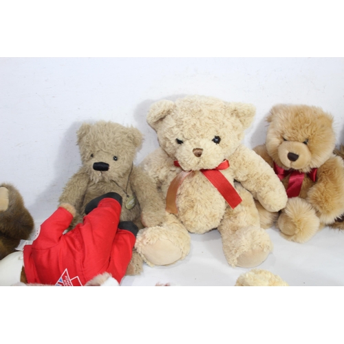 590 - QUANTITY OF TEDDY BEARS
