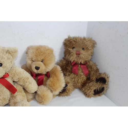 590 - QUANTITY OF TEDDY BEARS