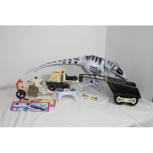 593 - QUANTITY OF VINTAGE TOYS