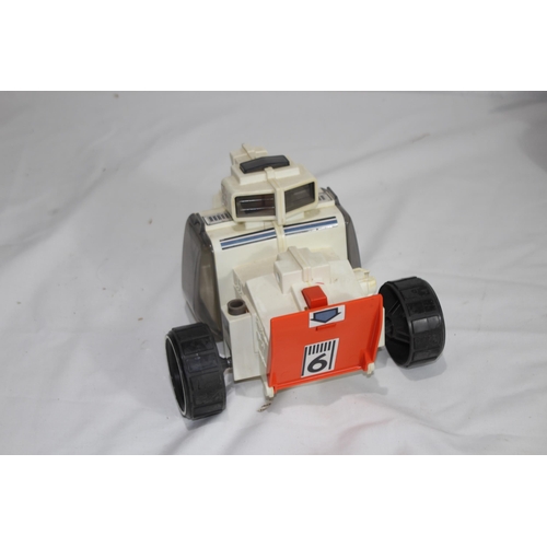 593 - QUANTITY OF VINTAGE TOYS