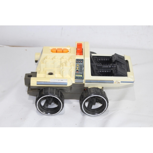 593 - QUANTITY OF VINTAGE TOYS