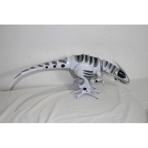593 - QUANTITY OF VINTAGE TOYS