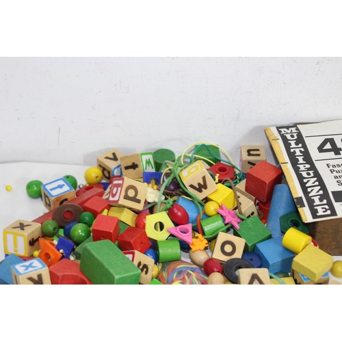 594 - QUANTITY OF CHILDRENS TOY BRICKS ETC