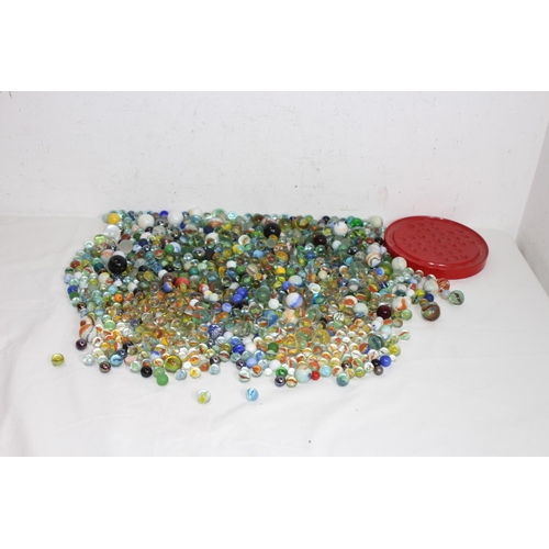 598 - LARGE QUANTITY OF MARBLES