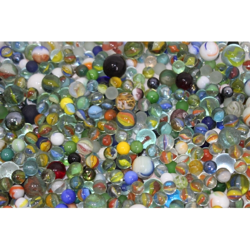 598 - LARGE QUANTITY OF MARBLES