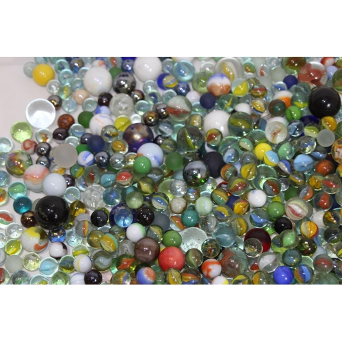 598 - LARGE QUANTITY OF MARBLES