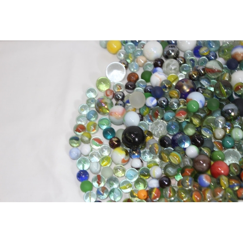598 - LARGE QUANTITY OF MARBLES