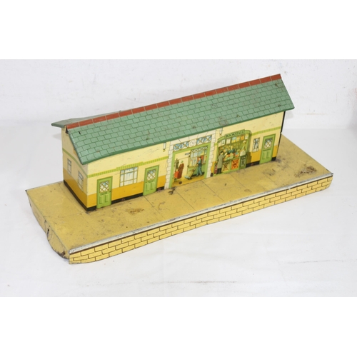 599 - QUANTITY OF VINTAGE METAL RAILWAY BUILDINGS ETC