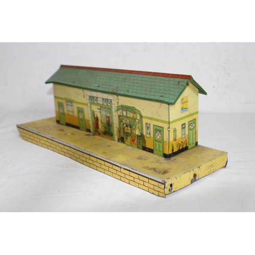 599 - QUANTITY OF VINTAGE METAL RAILWAY BUILDINGS ETC