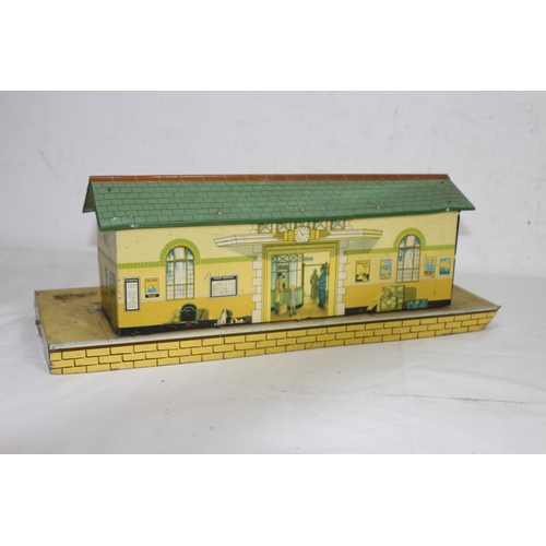 599 - QUANTITY OF VINTAGE METAL RAILWAY BUILDINGS ETC