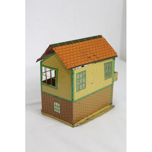 599 - QUANTITY OF VINTAGE METAL RAILWAY BUILDINGS ETC