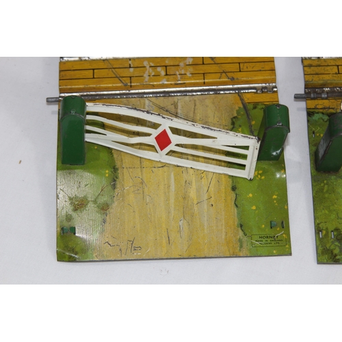 599 - QUANTITY OF VINTAGE METAL RAILWAY BUILDINGS ETC