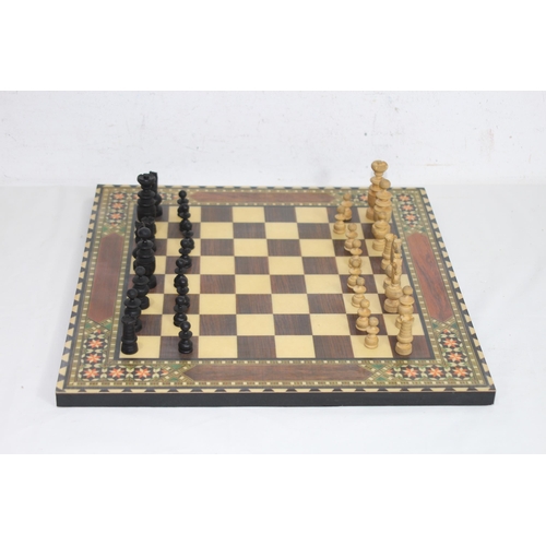 600 - GOOD CHESS SET