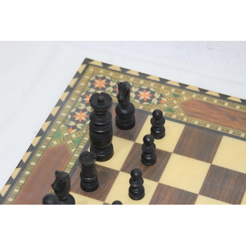 600 - GOOD CHESS SET