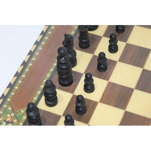 600 - GOOD CHESS SET