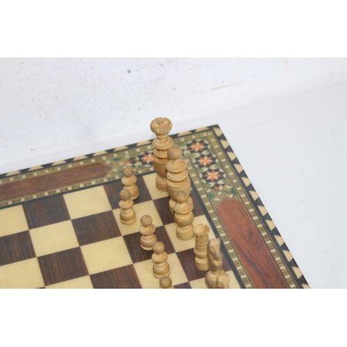 600 - GOOD CHESS SET