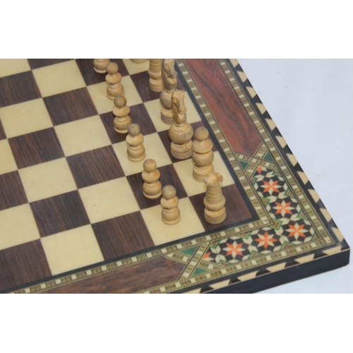 600 - GOOD CHESS SET