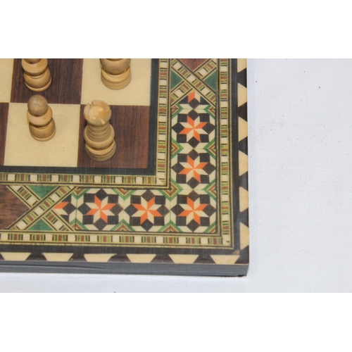 600 - GOOD CHESS SET
