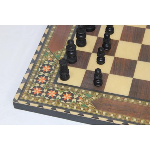 600 - GOOD CHESS SET