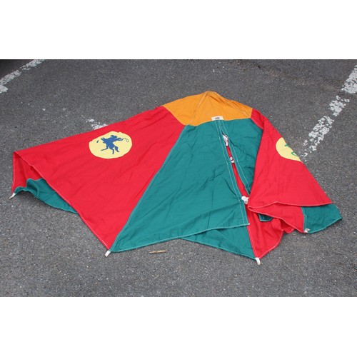 586 - VINTAGE CHILDS PLAY TENT
103CM