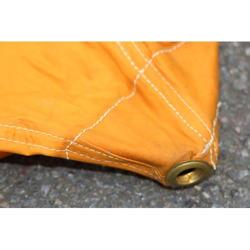 586 - VINTAGE CHILDS PLAY TENT
103CM