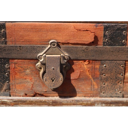 22 - VINTAGE  DOPNE TOPED CHEST
77 X 45 X 60CM