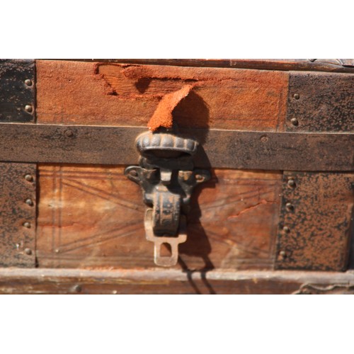 22 - VINTAGE  DOPNE TOPED CHEST
77 X 45 X 60CM