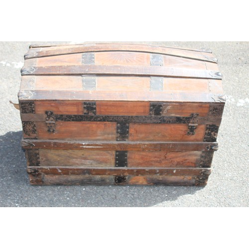22 - VINTAGE  DOPNE TOPED CHEST
77 X 45 X 60CM