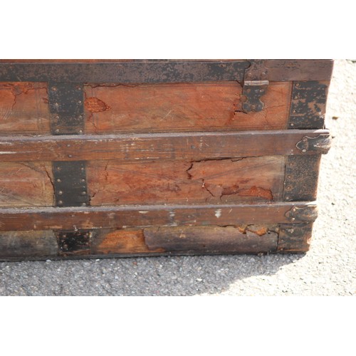 22 - VINTAGE  DOPNE TOPED CHEST
77 X 45 X 60CM