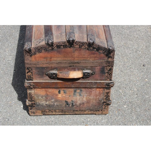 22 - VINTAGE  DOPNE TOPED CHEST
77 X 45 X 60CM