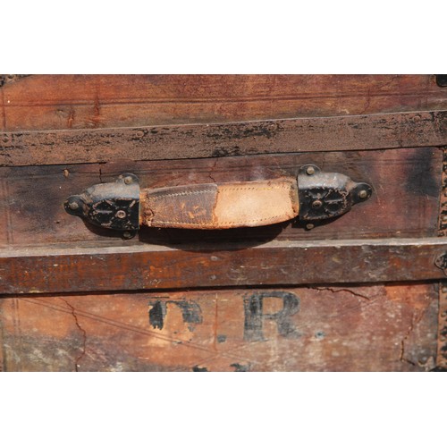 22 - VINTAGE  DOPNE TOPED CHEST
77 X 45 X 60CM