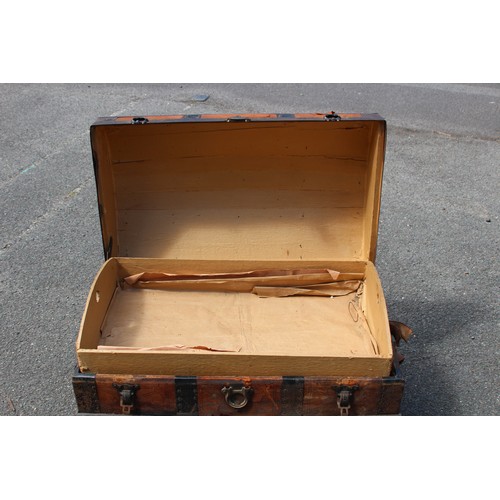 22 - VINTAGE  DOPNE TOPED CHEST
77 X 45 X 60CM