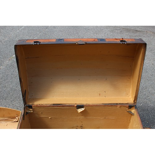 22 - VINTAGE  DOPNE TOPED CHEST
77 X 45 X 60CM