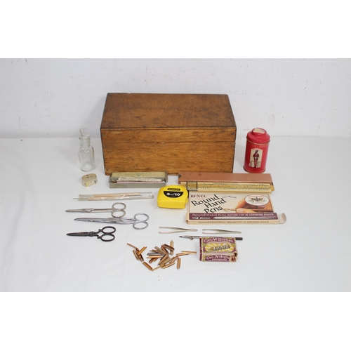 422 - BOX OF MISCELLANEOUS
30 X 17 X 13CM