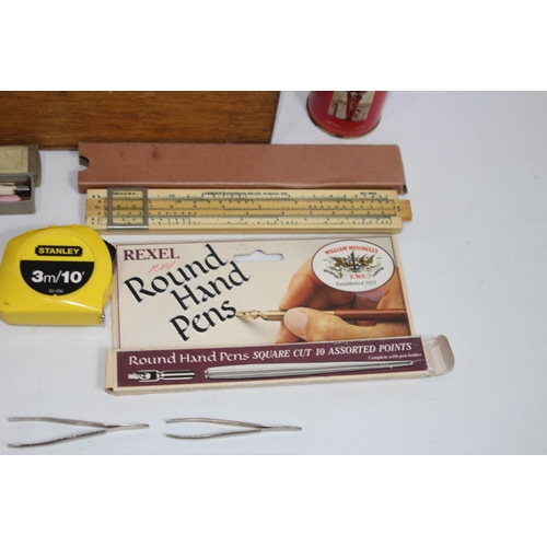 422 - BOX OF MISCELLANEOUS
30 X 17 X 13CM