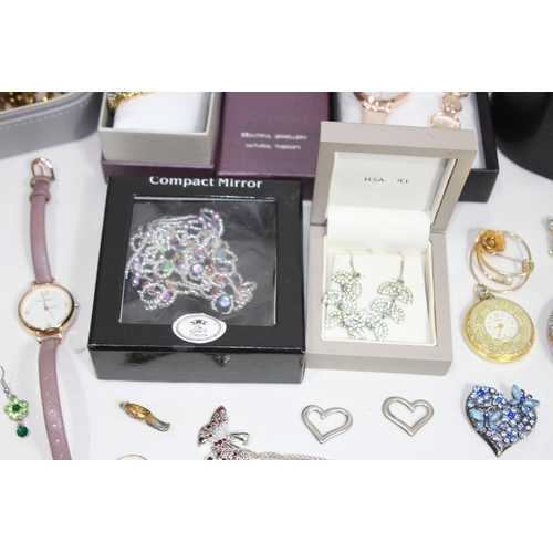 423 - BOX OF COSTUME JEWELLERY INCLUDING SILVER