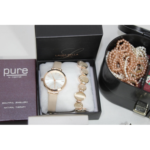 423 - BOX OF COSTUME JEWELLERY INCLUDING SILVER
