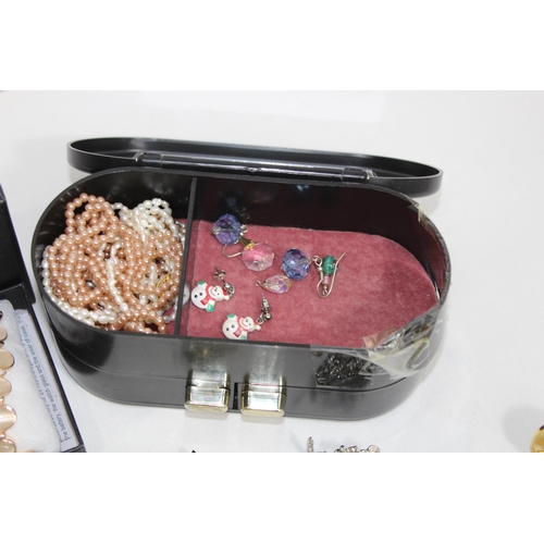 423 - BOX OF COSTUME JEWELLERY INCLUDING SILVER