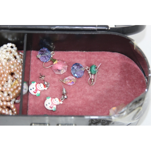 423 - BOX OF COSTUME JEWELLERY INCLUDING SILVER