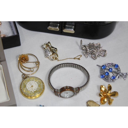 423 - BOX OF COSTUME JEWELLERY INCLUDING SILVER