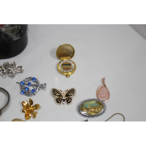 423 - BOX OF COSTUME JEWELLERY INCLUDING SILVER