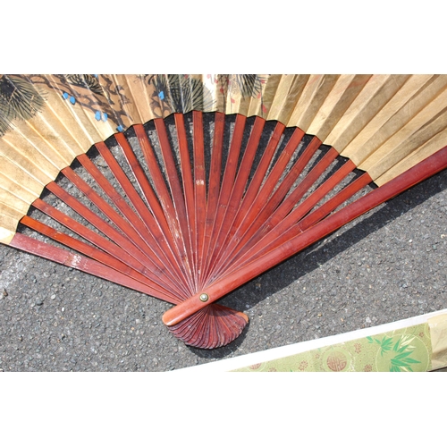 424 - LARGE ORIENTAL FAN
147 X 90CM