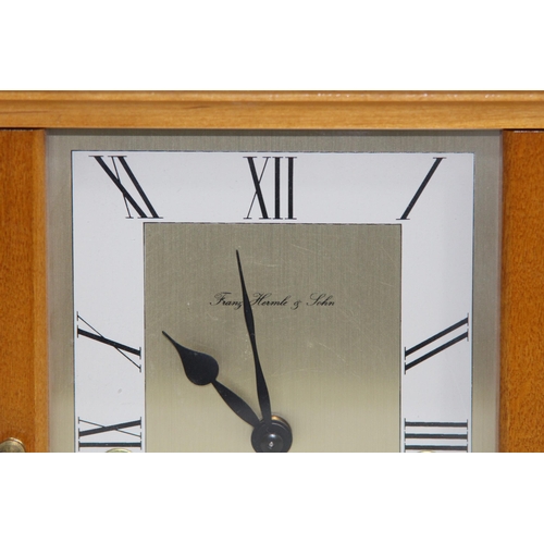 432 - GOOD FRANZ HEMLE CLOCK
22 X 29CM