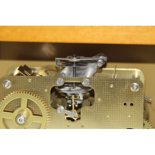 432 - GOOD FRANZ HEMLE CLOCK
22 X 29CM