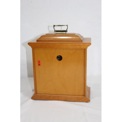 432 - GOOD FRANZ HEMLE CLOCK
22 X 29CM