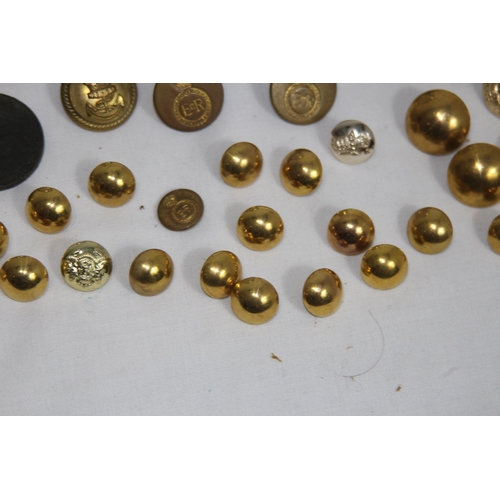 761 - QUANTITY OF MILITARY ITEMS INCLUDING CITATION, BADGES, BUTTONS ETC