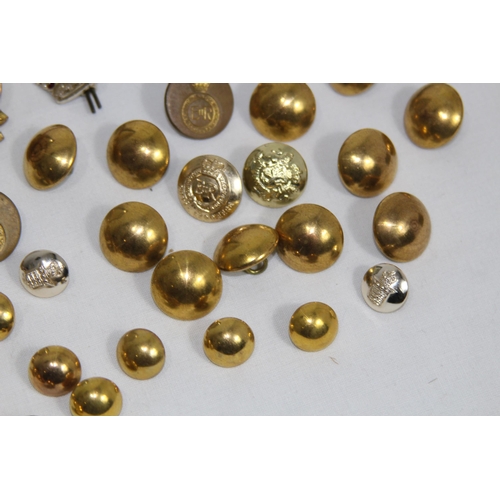 761 - QUANTITY OF MILITARY ITEMS INCLUDING CITATION, BADGES, BUTTONS ETC