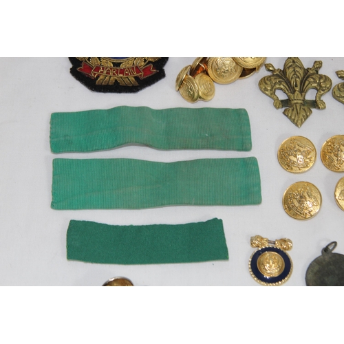 761 - QUANTITY OF MILITARY ITEMS INCLUDING CITATION, BADGES, BUTTONS ETC