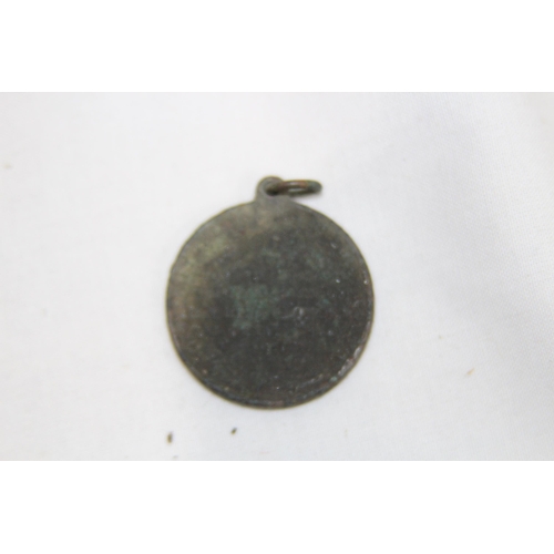 761 - QUANTITY OF MILITARY ITEMS INCLUDING CITATION, BADGES, BUTTONS ETC