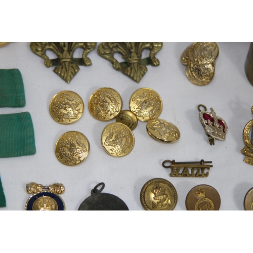 761 - QUANTITY OF MILITARY ITEMS INCLUDING CITATION, BADGES, BUTTONS ETC